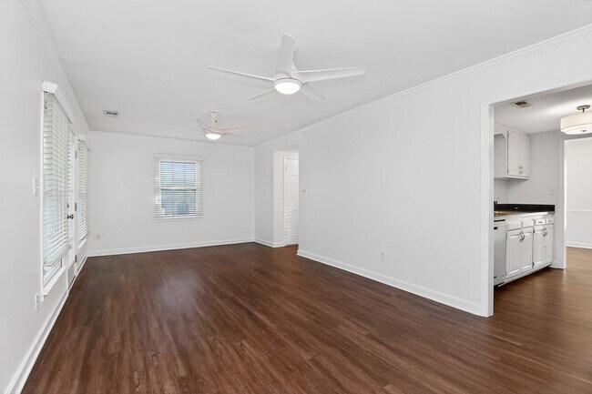 Building Photo - 1819 Sabrina Ct