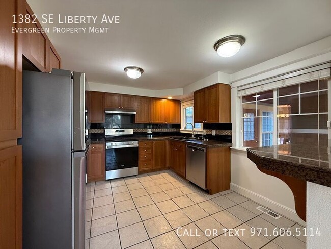 Building Photo - 1382 SE Liberty Ave