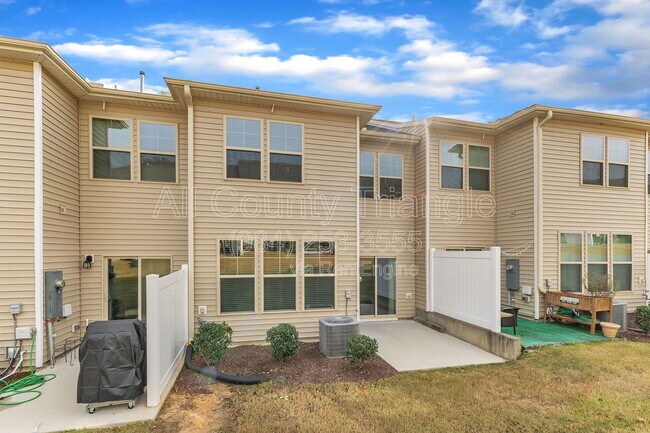 Building Photo - 1121 Latitude Dr