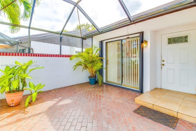 Building Photo - 6343 Pinehurst Trl W