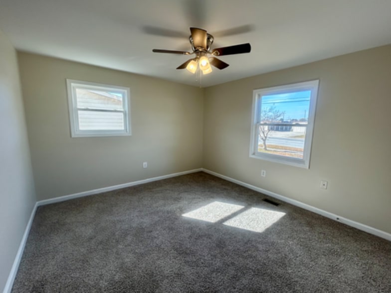 Building Photo - 403 S Market St