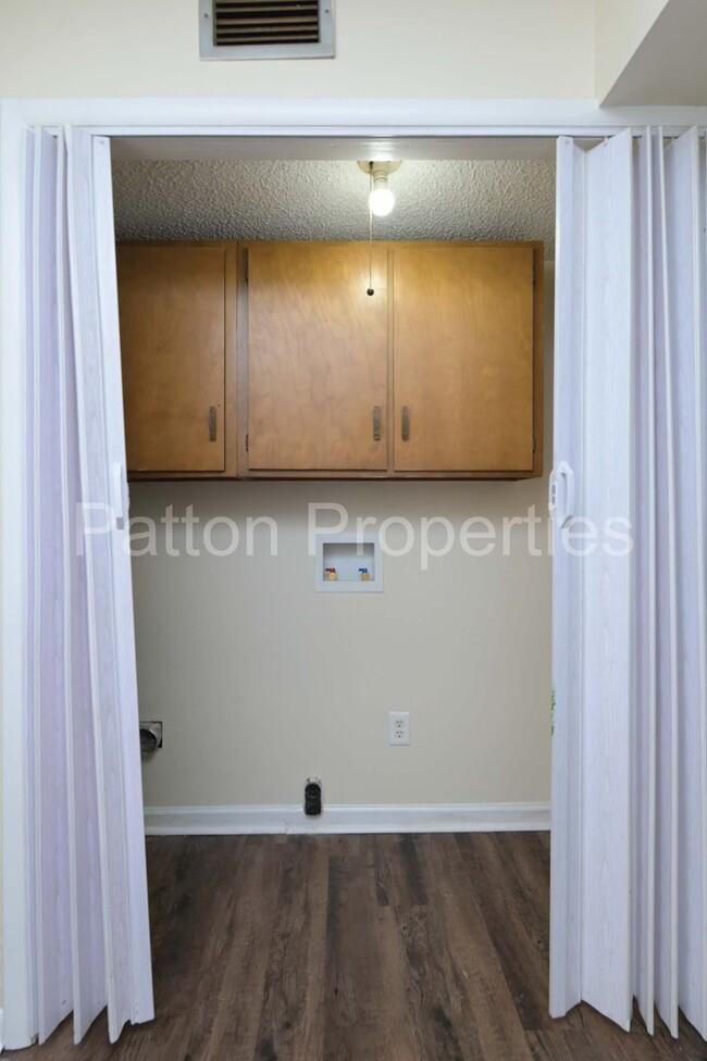 Building Photo - Point Arcadia Townhome