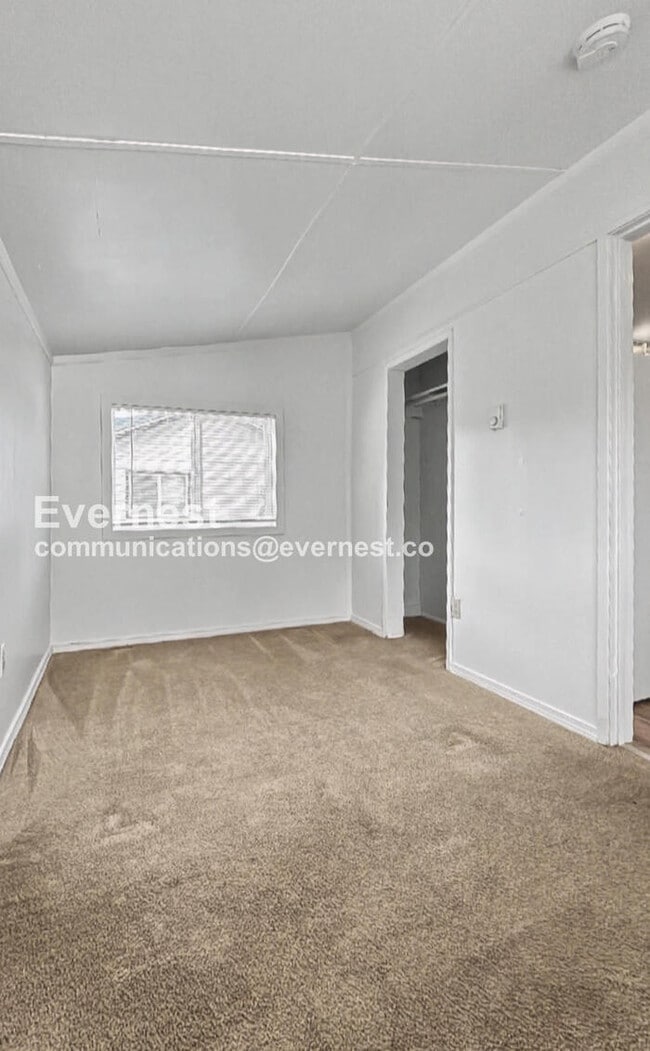 Building Photo - 43410 SE N Bend Way