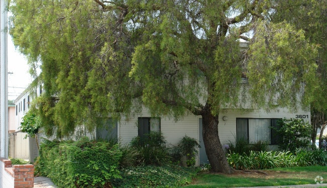 Building Photo - 3601 Jasmine Ave