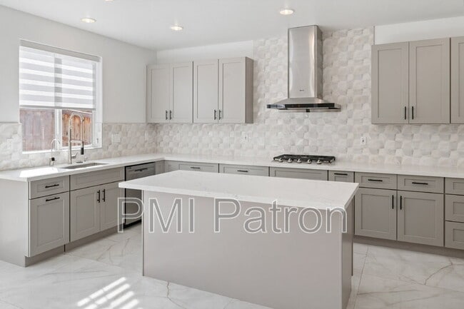 Building Photo - 356 W Weeping Willow Ave