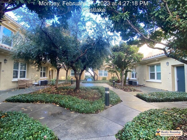 Building Photo - Pristine Condo with New Carpet and Dual Master Suites