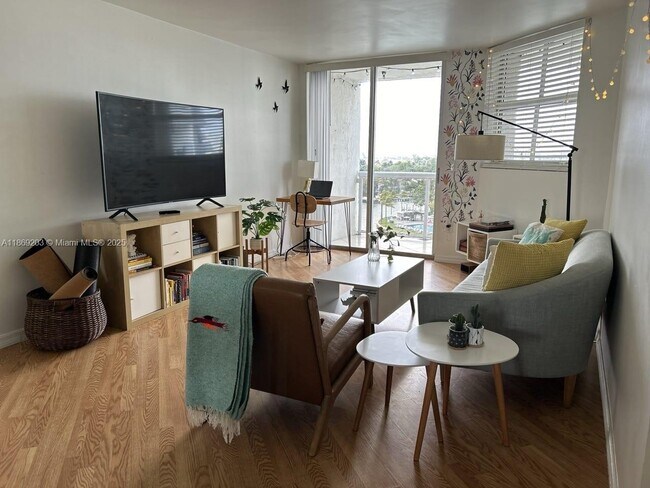 Building Photo - 5880 Collins Ave