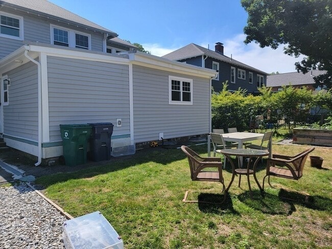 Building Photo - 29 Noble St