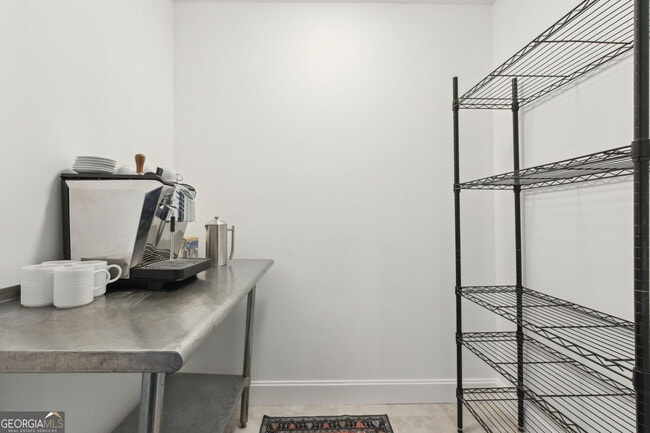 Building Photo - 208 Bishop Cir