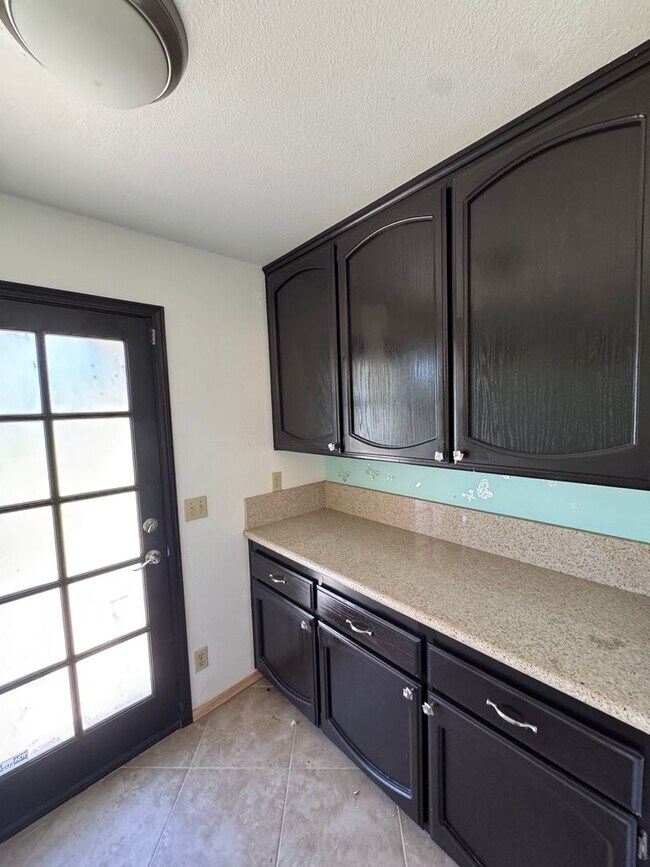 Building Photo - 3-Bedroom Home on Spacious Property in a Great Nipomo Location