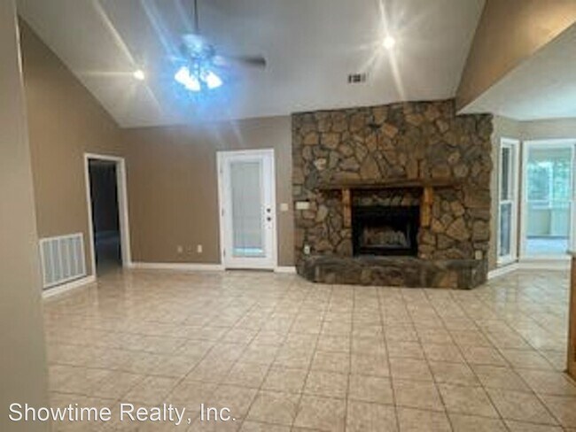 Building Photo - 3 br, 3 bath House - 177 Grant Dr.