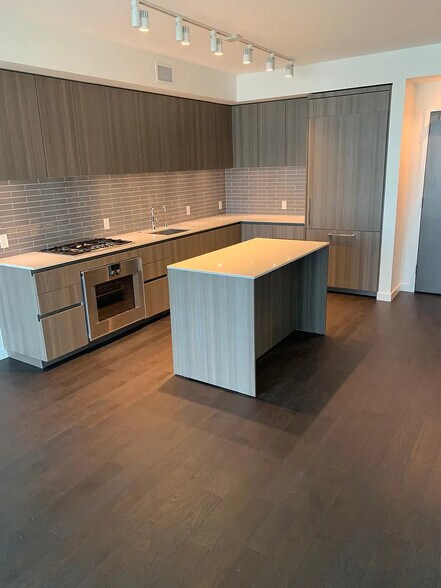 Building Photo - 1000 3rd St