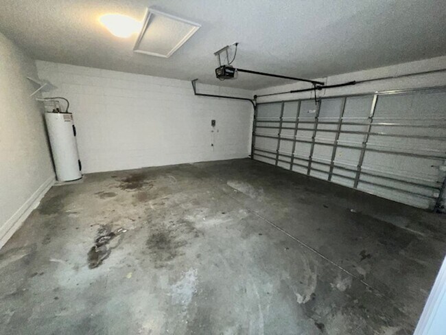 Building Photo - 9240 Black Hawk Ct