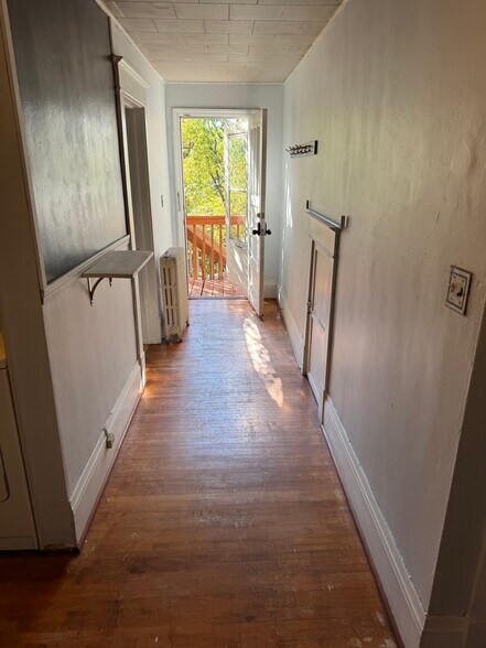 Building Photo - 730 Como Ave