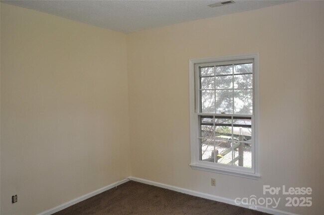 Building Photo - 2204 Acme Rd