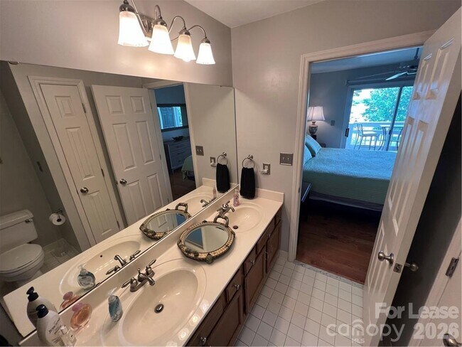 Building Photo - 17919 Kings Point Dr