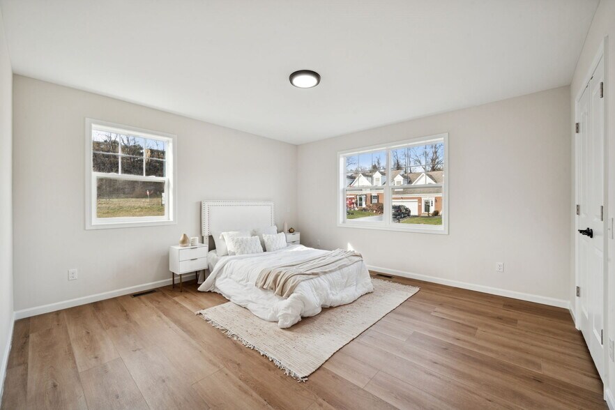 Building Photo - 2219 Lebanon Dr