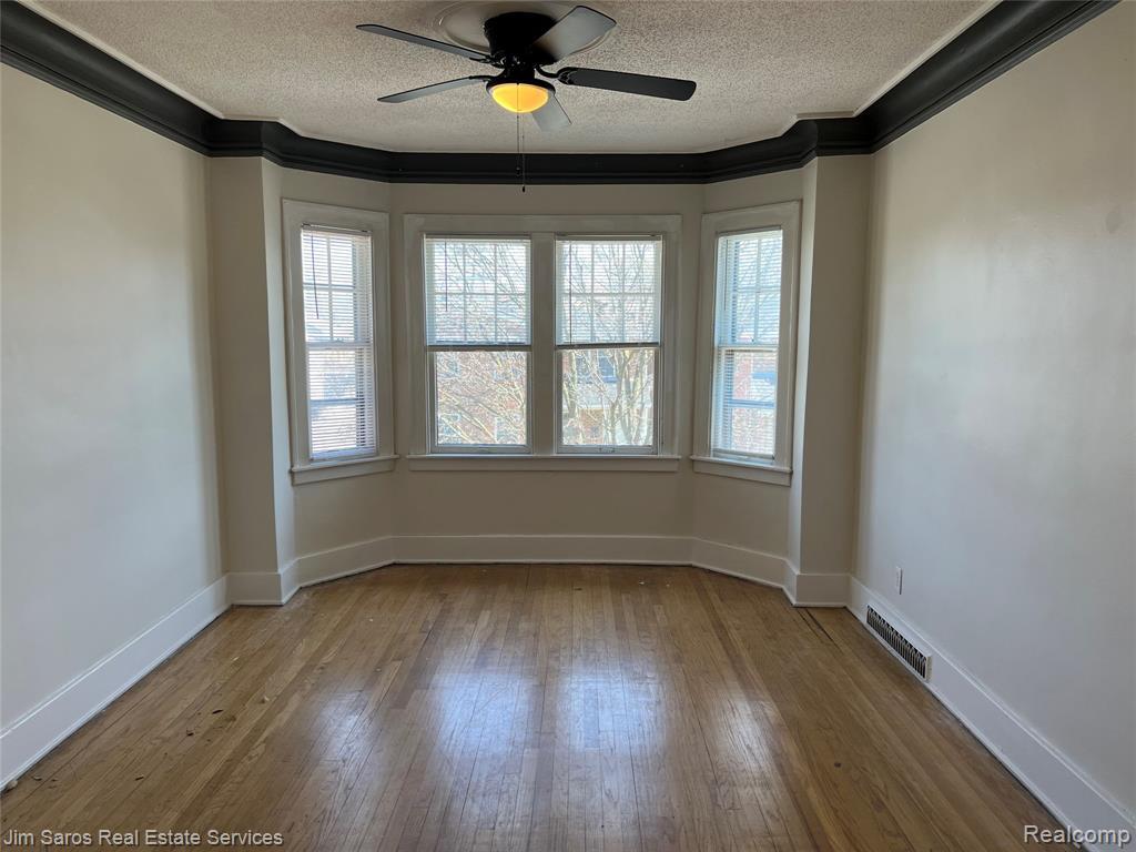 Building Photo - 987 Beaconsfield Ave