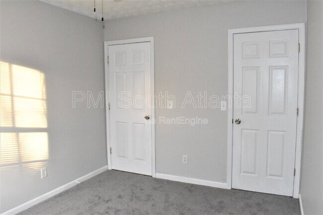 Building Photo - 5798 Strathmoor Manor Cir