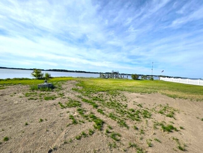 Building Photo - 22931 Steele Dr