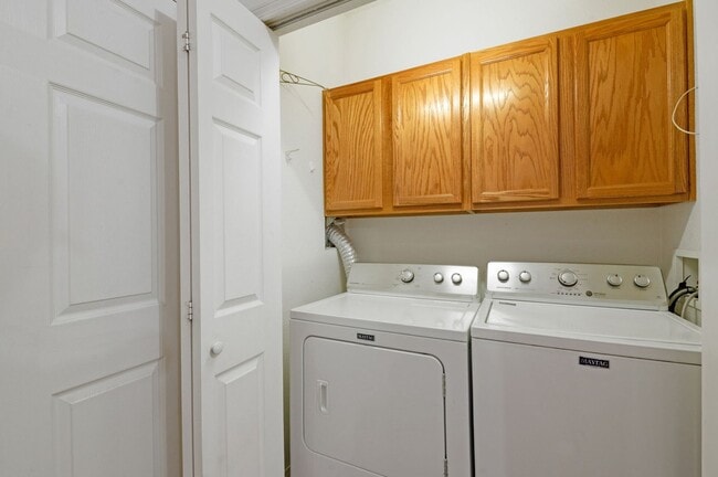 Building Photo - Relaxing townhome in Monument Villas