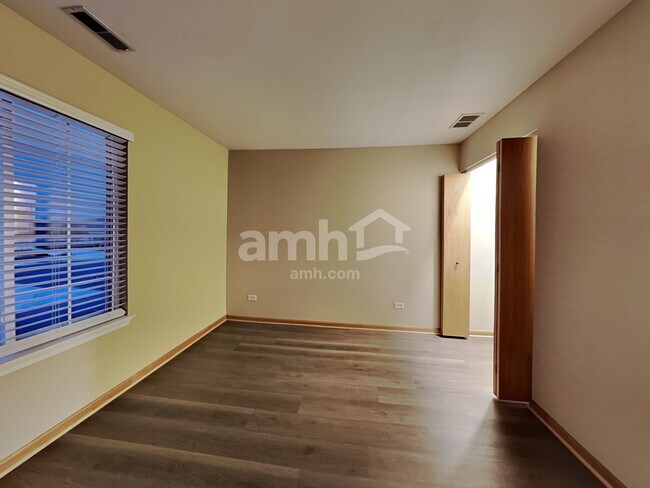 Building Photo - 20863 Brentwood Ct