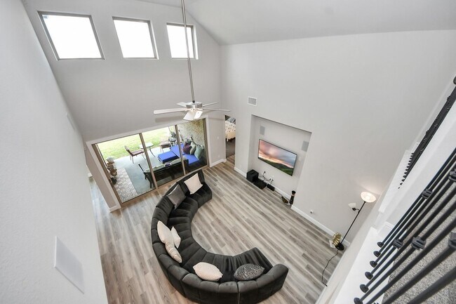 Building Photo - 10514 Rigel Rdg Wy