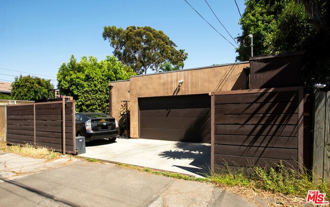 Building Photo - 639 Vernon Ave