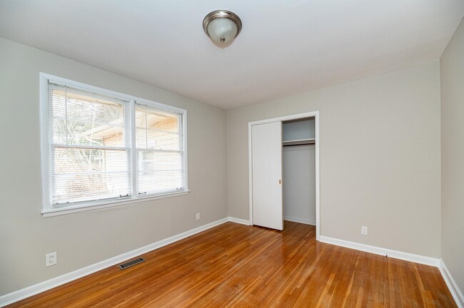 Building Photo - 519 Harolds Dr NW