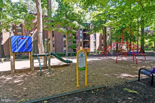 Building Photo - 3302 Woodburn Village Dr