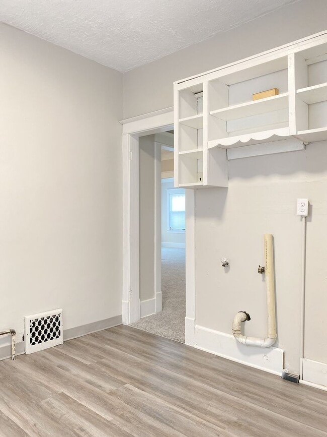 Building Photo - 2436 Laurel Ave N