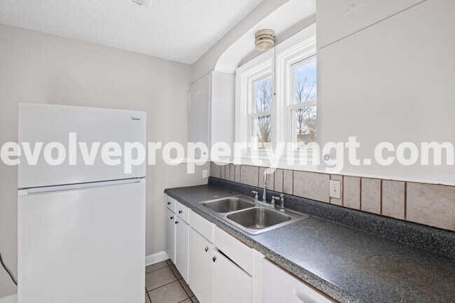 Building Photo - 3610 Kearney Ave