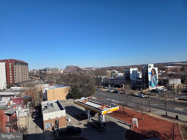 Building Photo - 1350 Maryland Ave NE