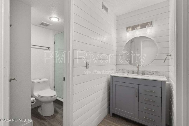 Building Photo - 908 Shoreline Cir