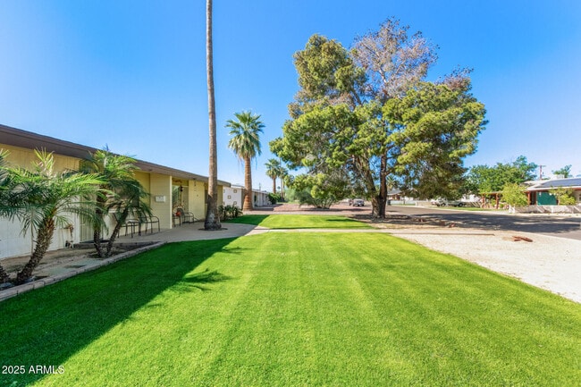 Building Photo - 7045 E Wilshire Dr