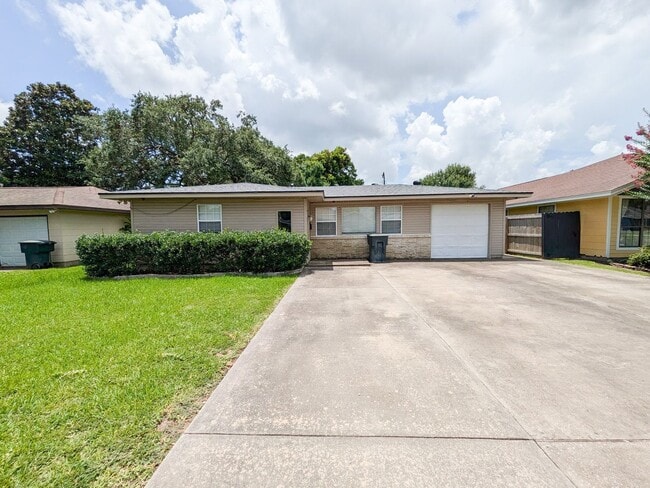Primary Photo - 5031 Simpson Ave