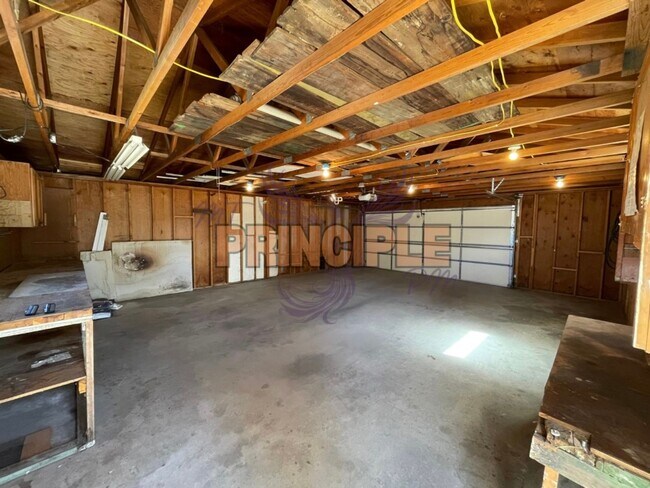 Building Photo - Charming 2-Bedroom Home on the Flats