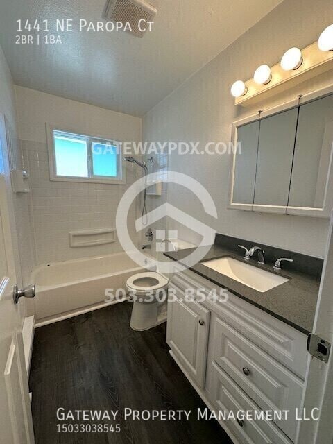 Building Photo - 1441 NE Paropa Ct