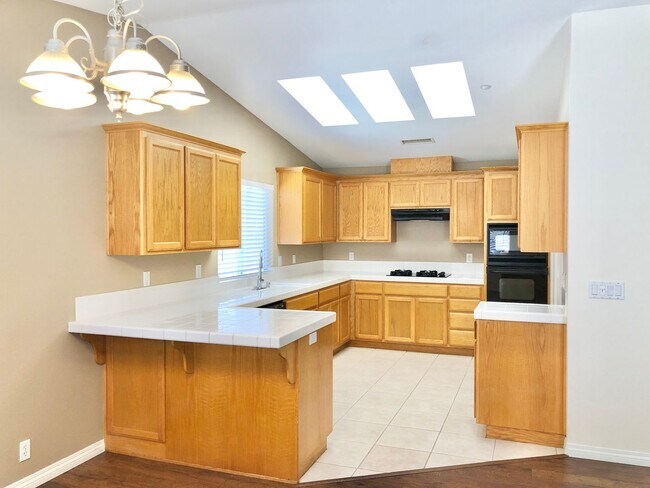Building Photo - Light & Bright Single-Story Home in the Heart of Fallbrook, Complete with Private, Fully Fenced B...