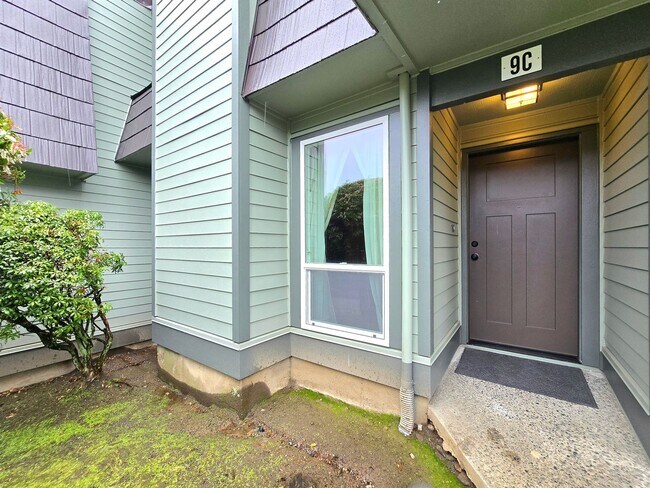 Building Photo - 2 Bedroom Home Available Now in Everett