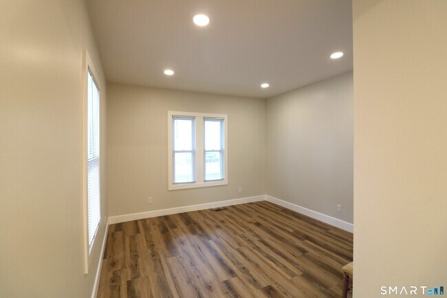 Building Photo - 6 Mary St