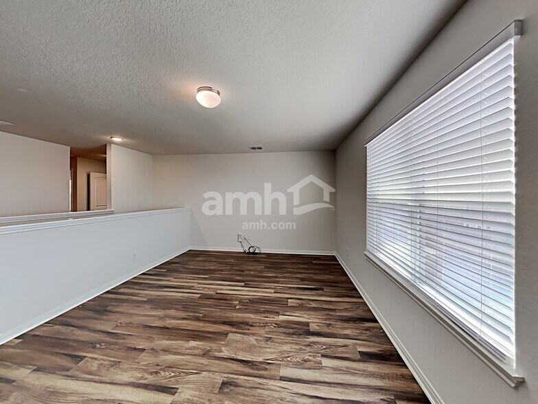 Building Photo - 12250 Commander Dr