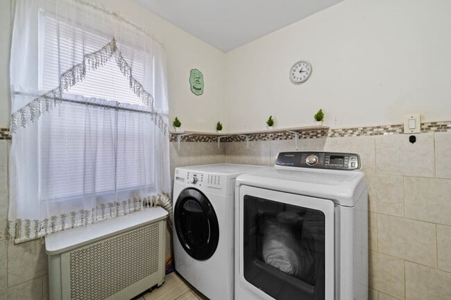 Building Photo - 21 Lord Ave