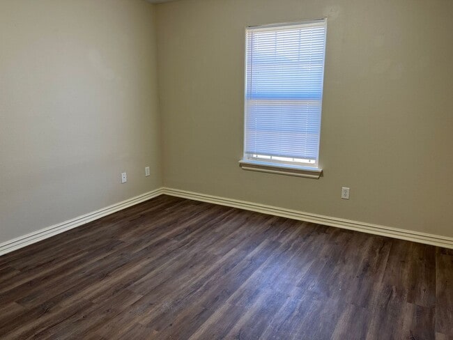 Building Photo - ***561 Tamarron Drive***