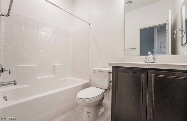 Building Photo - 623 Sedum Ave.