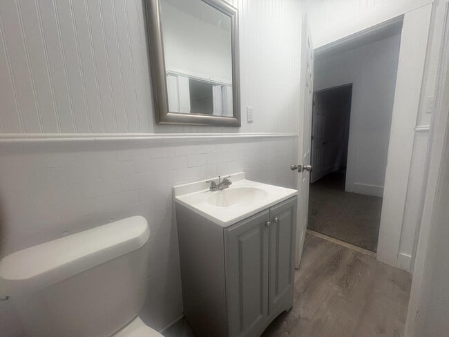 Building Photo - 2531 W Euclid St