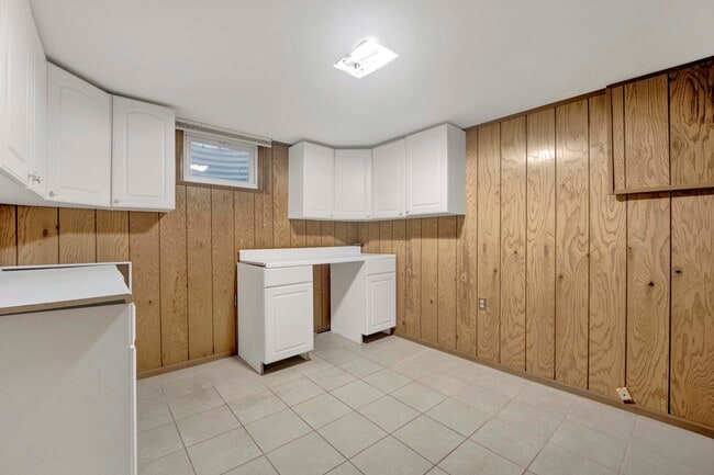 Building Photo - 9410 Lawler Ave