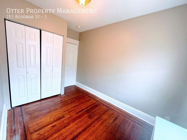 Building Photo - 253 Rosemar St