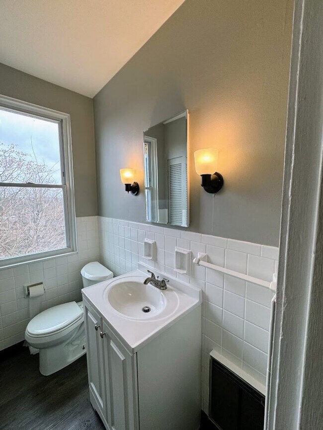 Building Photo - 320 Orchard Pl