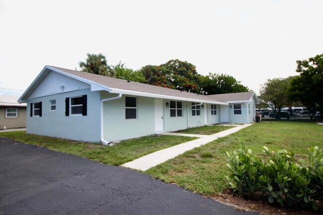 Building Photo - 8867 Sunset Dr